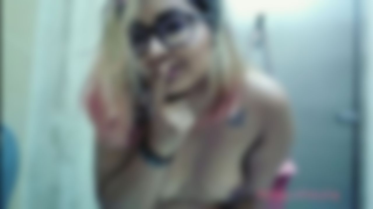a**********a : Masturbación en un baño público (parte 2)