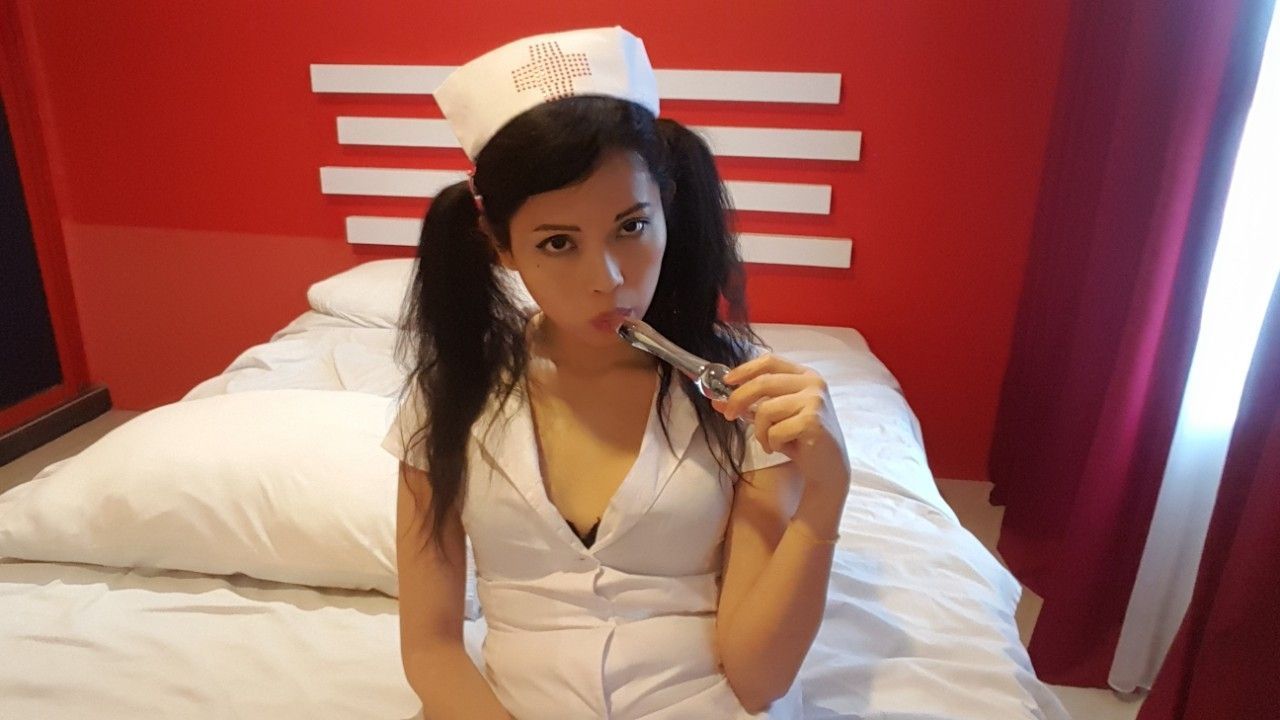  : Nurse trainee does her own rectal exam (with ASMR) |