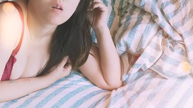 h*******e : 粉絲說好早上抱抱就好，結果又來一發！讓人家爽到一直叫出來。好怕隔壁抗議說我太大聲怎麼辦⋯⋯人家的下面被搞得又濕又緊。哥哥你好棒喔！下面開放喜歡H大奶的哥哥來體驗看看唷！海苔在這邊等你來愛愛！