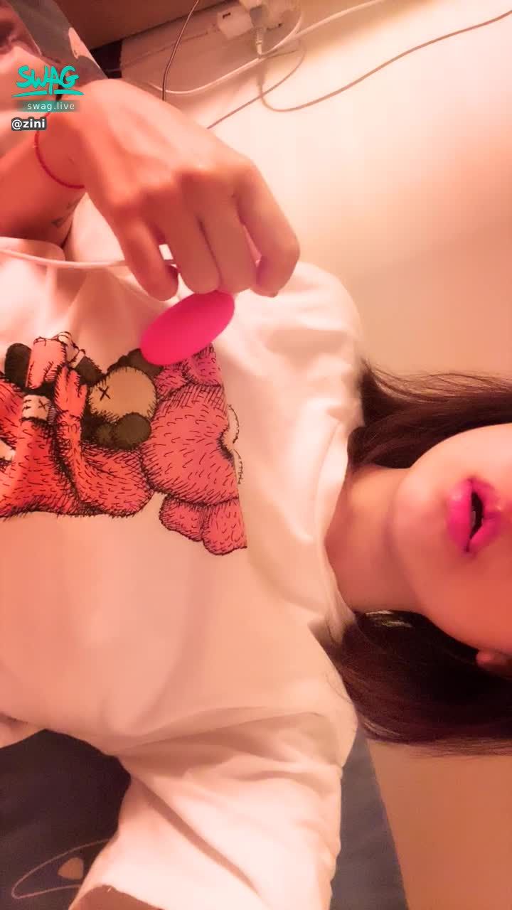 chavalove : 沒穿👙隔著👚刺激奶奶💥微微顫抖又酥又麻⋯⋯