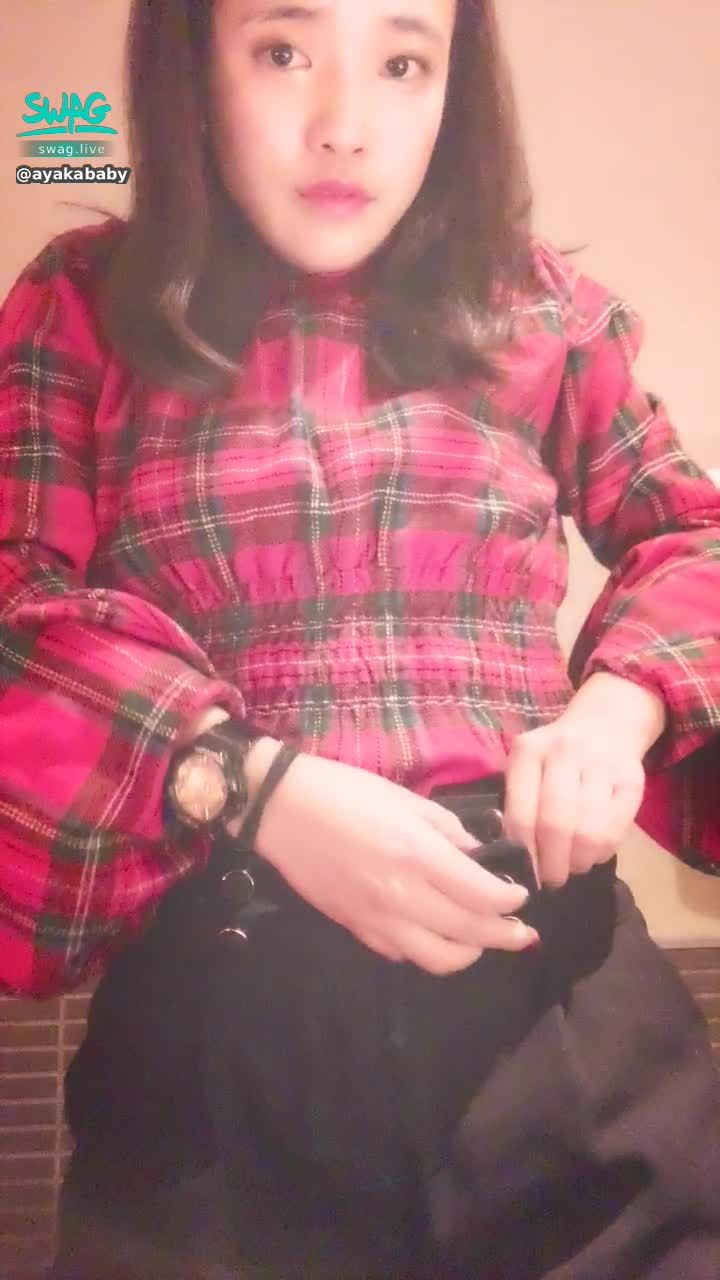 a*******y : あやかのおまんこトイレで露出🔥🔥🔥