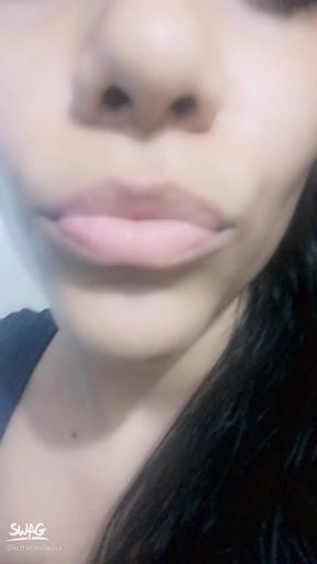 k***********a : Te gustaría sentir mi boca húmeda.   Mmm