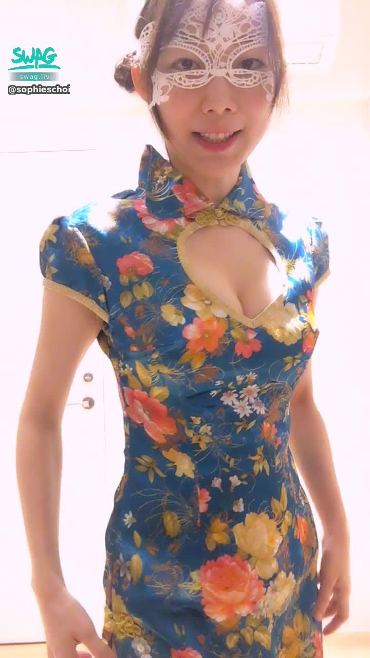 s***********e : 衩開超級高 都要走光了🤣Baby可以告訴蘇菲 春麗的經典動作是什麼嗎？baby是電玩控 看完會想要把蘇菲推倒嗎😈😈😈