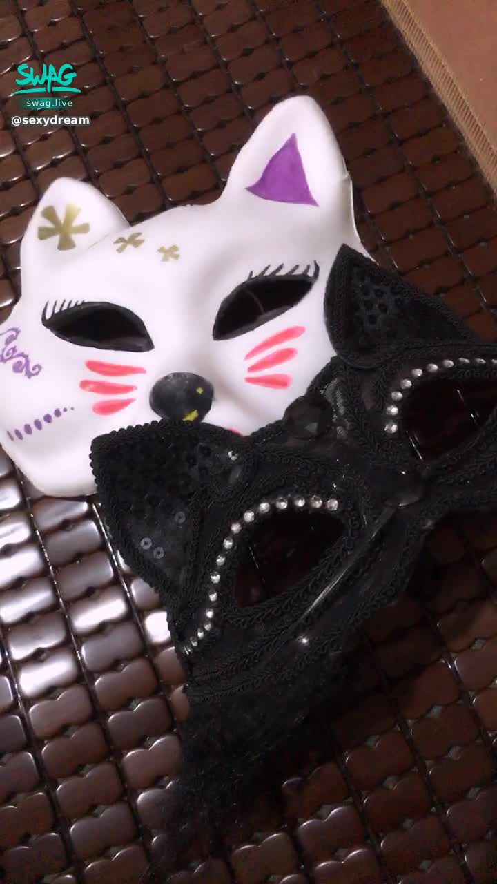 s*******m : 最近的煩惱 應該要帶哪一種眼罩好
還是帶不服貼的面具🎭？
主子們幫我出建議吧⋯⋯