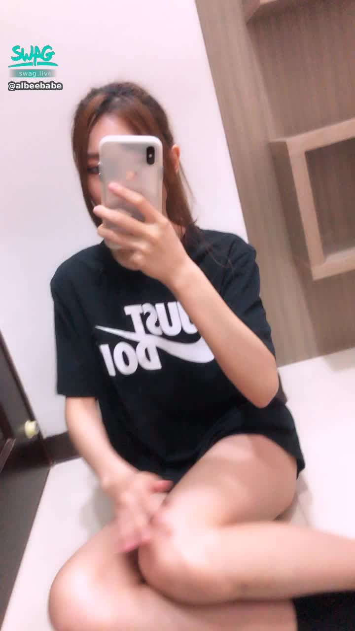 a*******e : 👘ootd系列👘 青春洋溢大學生 性感對鏡自摸 馬尾控必解‼️想和るり一起激烈運動嗎？😉