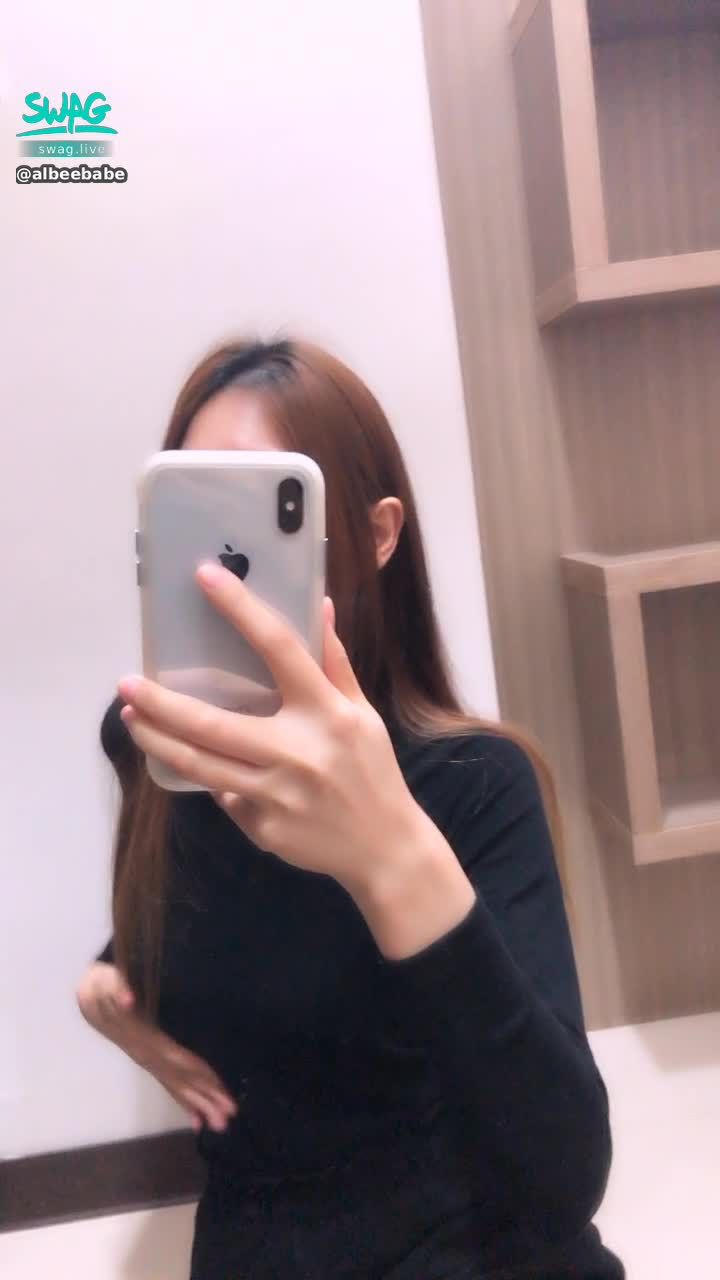 a*******e : 👘ootd系列👘好久沒穿裙子了～紗裙下的長腿跟屁屁一次全部給你ㄌ> <用緊身衣和若隱若現的長裙來誘惑你😉