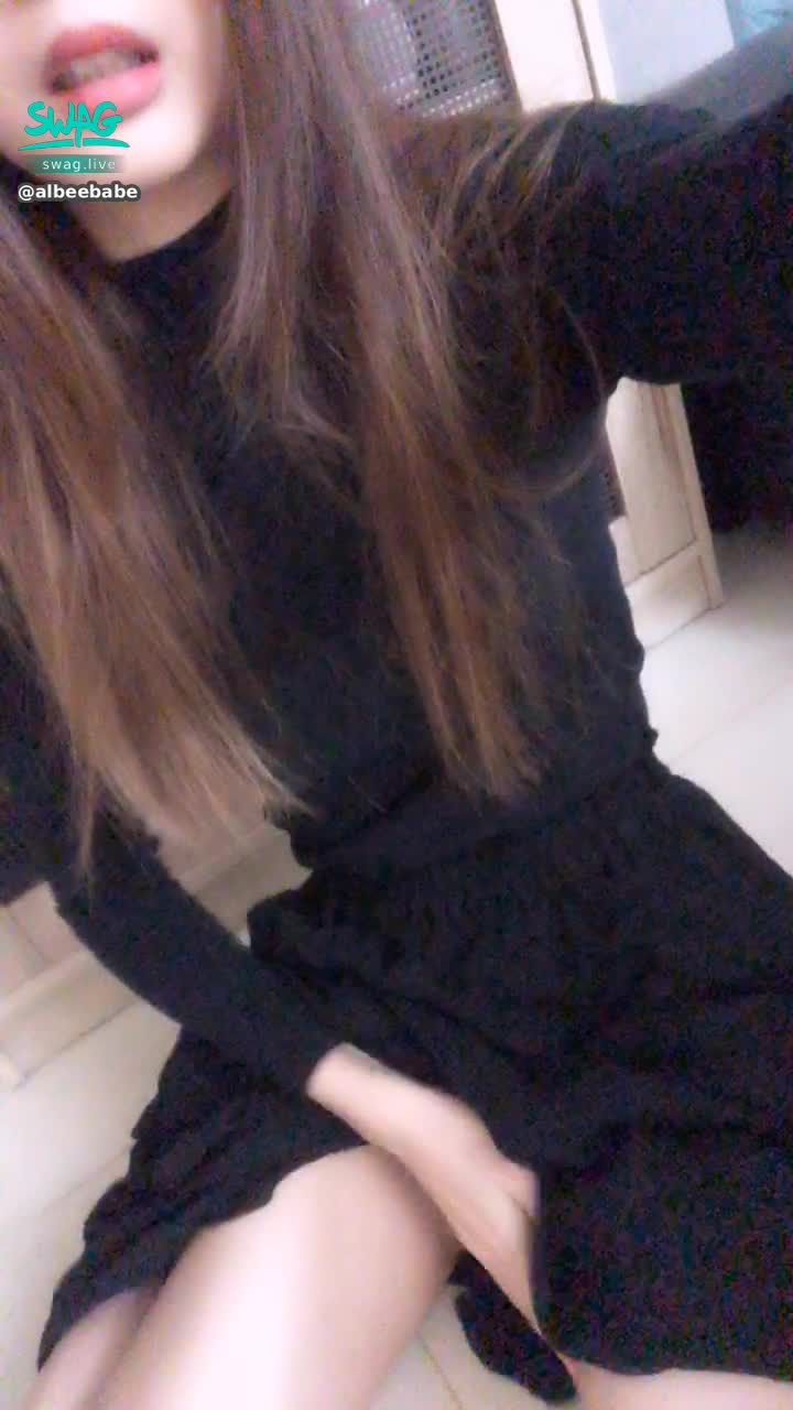 a*******e : 🔈淫叫限定系列🔈在鞋櫃前又不小心摸了起來😳 還好家裡沒人 才可以大膽的慰慰😳