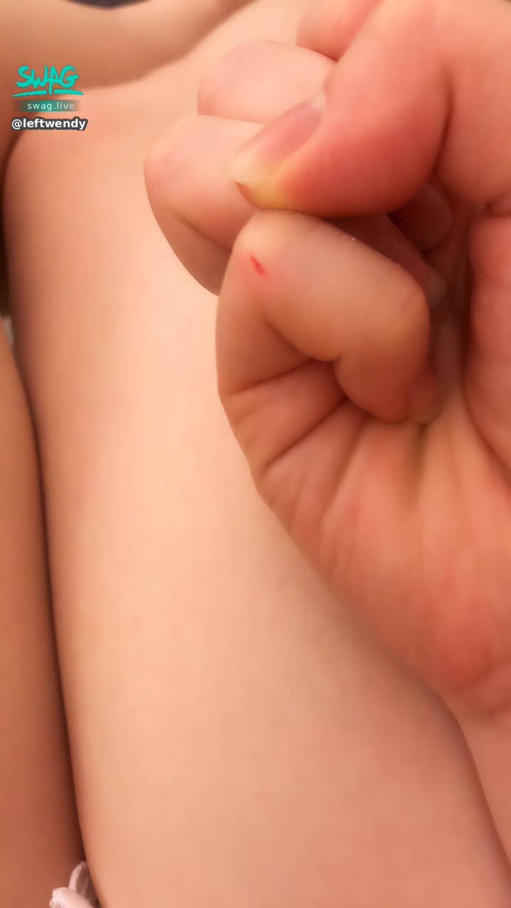 l*******y : 防水ok蹦都不給😭洗澡好痛嗚嗚
Swag的畫質會不會太厲害👍🏻
覺得大腿的毛細孔都一覽無遺😂