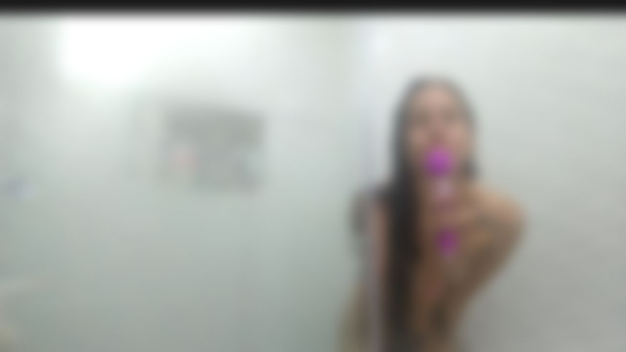 c**********t : jugando en mi baño