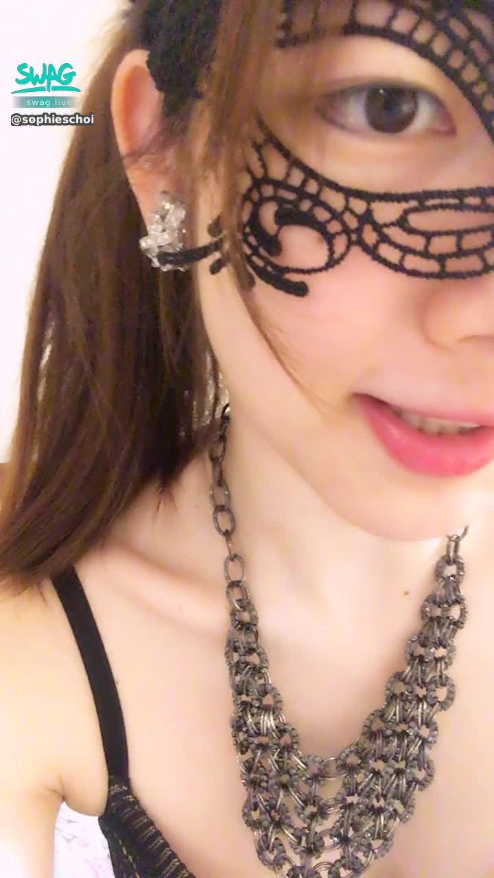 s***********e : 今天這系列影片的彩蛋 就是有兩支鏡面影片 讓北比透過影片跟蘇菲雙胞胎有親密互動的感覺喔 💋💋💋