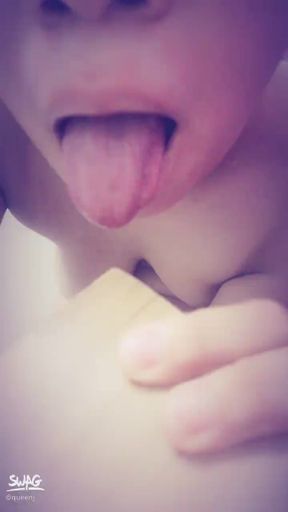 h********l : 👅淫蕩小母狗👅 乖母狗當然要把自己弄髒的桌角舔乾淨了💦💦❤️