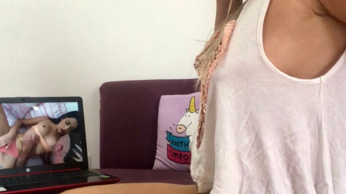 r*********n : blonde gets horny watching porn!!!
