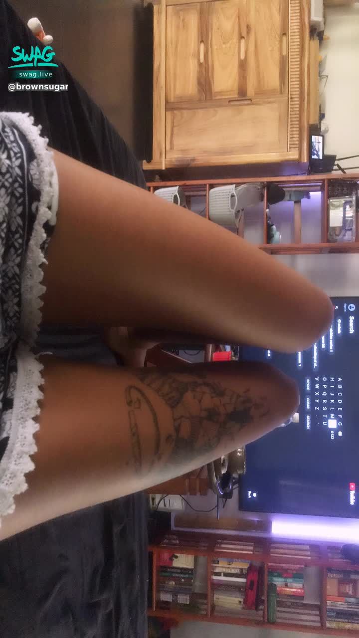 b********r : Quarantine bored and horny, send me requests ;) and cucumbers to see me masturbate