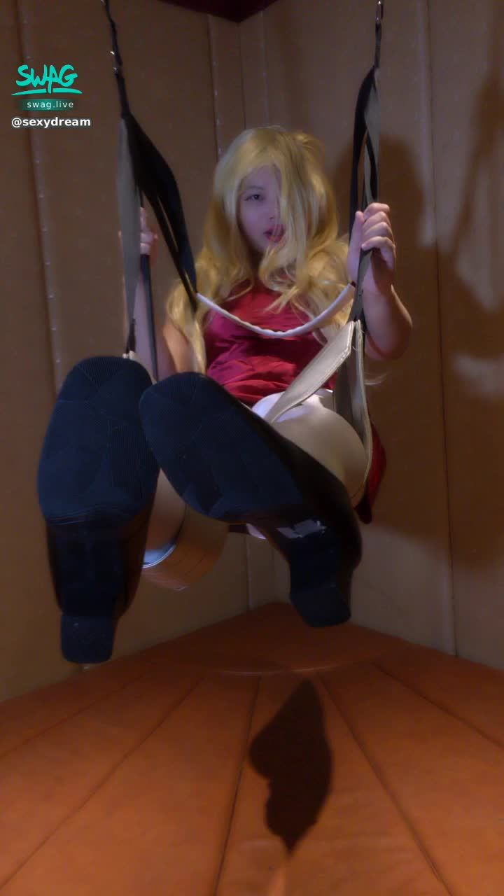 : Blonde babe swings at hotel..
20200405 travel photography