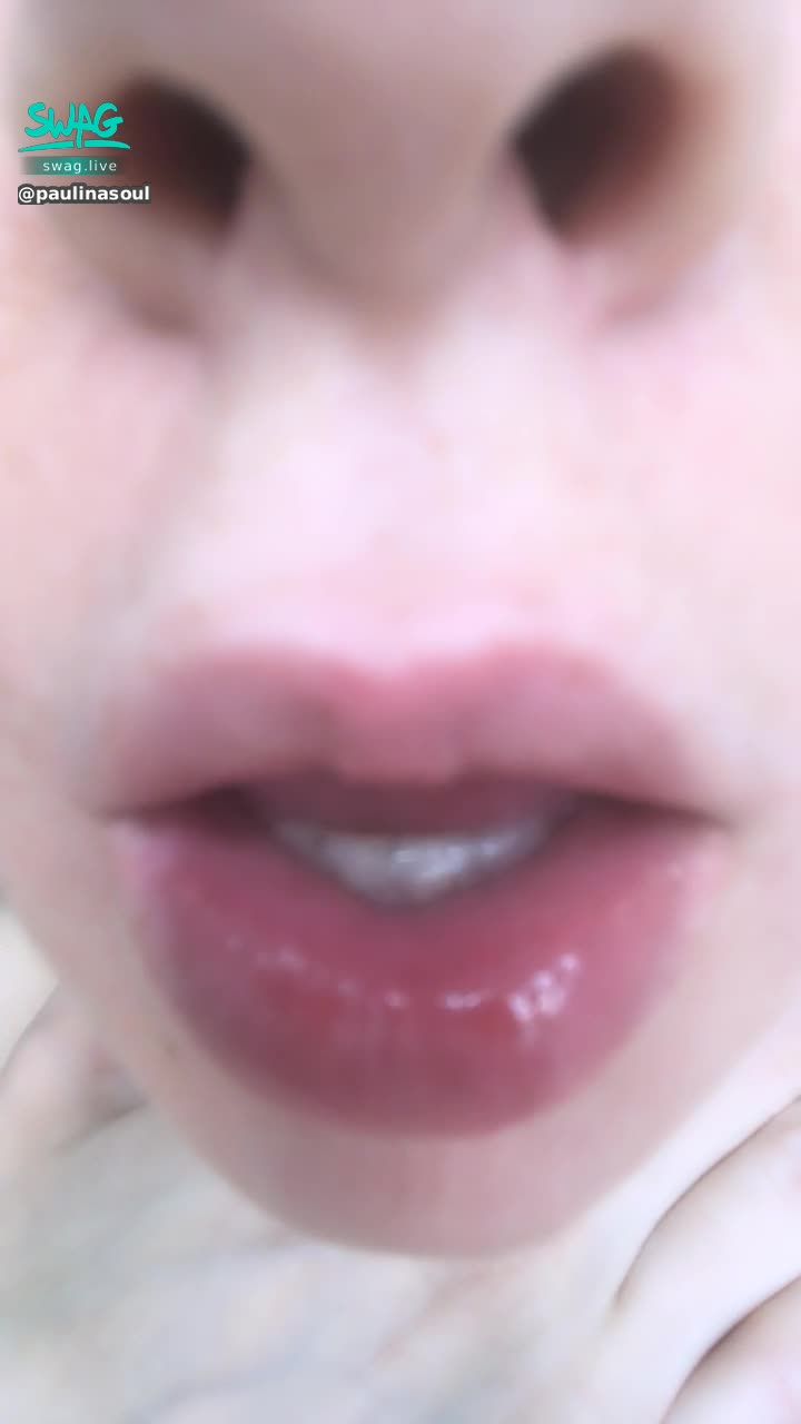 p*********l : Suck big lips mouths 👄 spit 💦🔞I like suck boy dick. 随地吐痰💦🔞我喜欢吮吸男孩迪克
