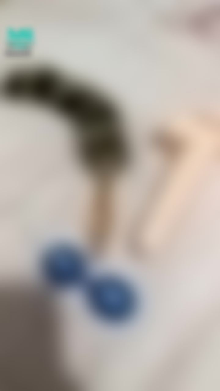  : 今晚壞學生們，想看老師使用哪種道具呢😎
用道具來示範給你們看，要如何多騷💋
騷到你射個不停😵😵
前後洞讓你想要玩弄老師到水不停的噴