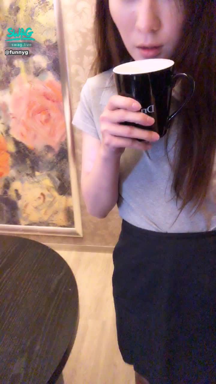 funnyg : 💼不行✋✋身為副理又有女朋友，我想盡辦法拒絕一切誘惑