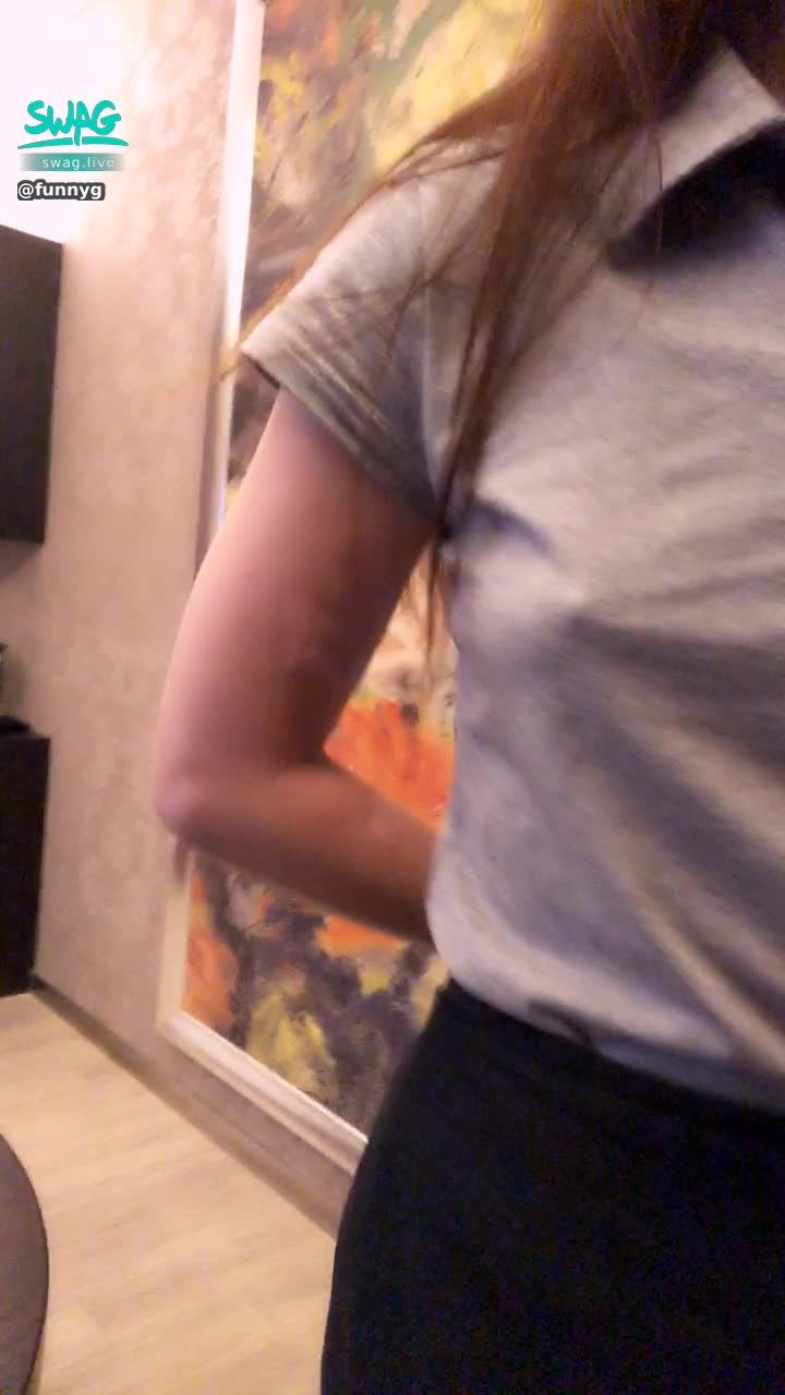 funnyg : 💼有一天..公司剩我和她二個人，她伸手抓我手去摸她胸，她內衣都沒穿！！