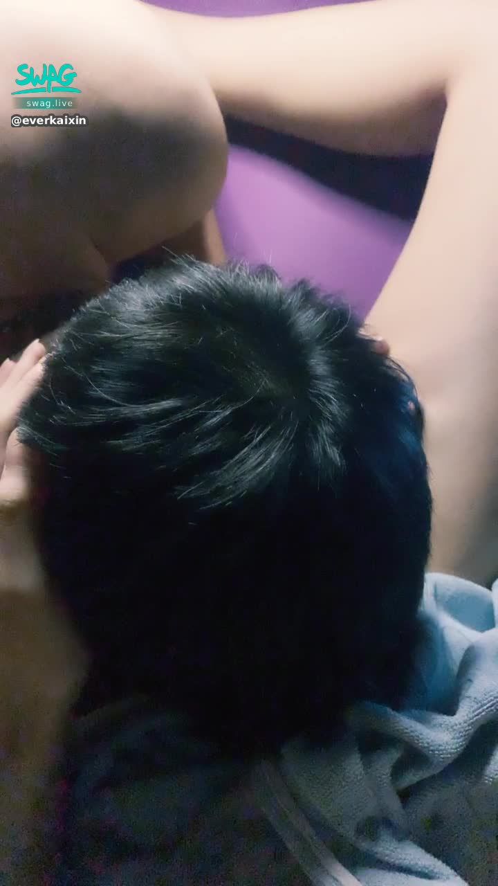 e********n : 奶奶抓一抓害人家想要了啦🔞🔞
青梅竹馬說他很樂意幫人家舔舔😳😳