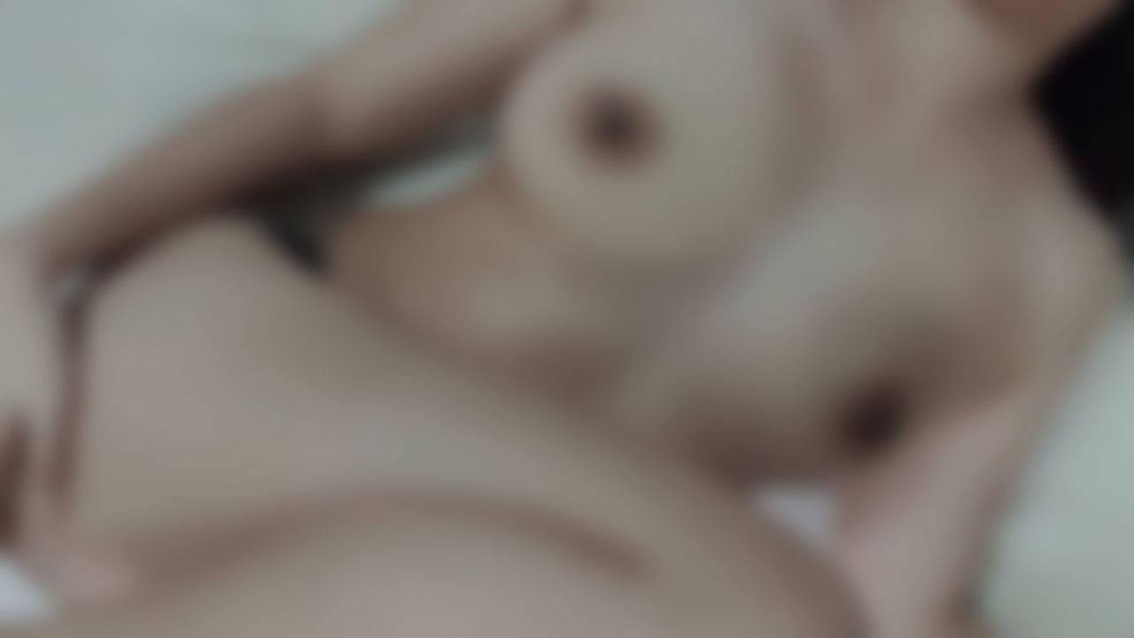 florababy : 内裤+上半身的诱惑💋看了会想坏坏吗？ 😋