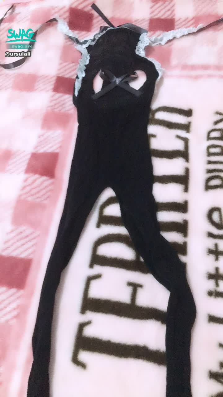  : 活動福利任務抽獎🎁
上面留著原味奶香味和淫水味
任務破解，立刻寄出性感情趣衣服
洞洞你想呢？兩顆大奶露在你眼前