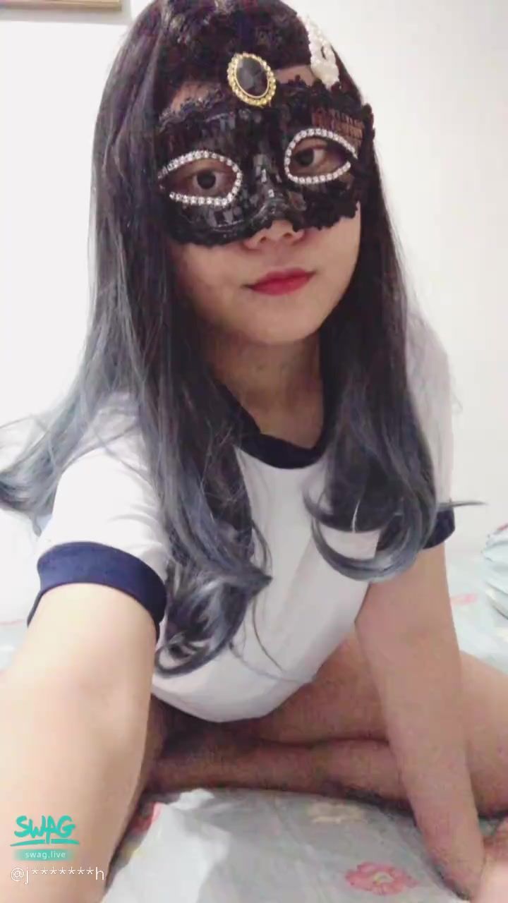 j*******h : Horny Girl on Gym Uniform (1/3)
