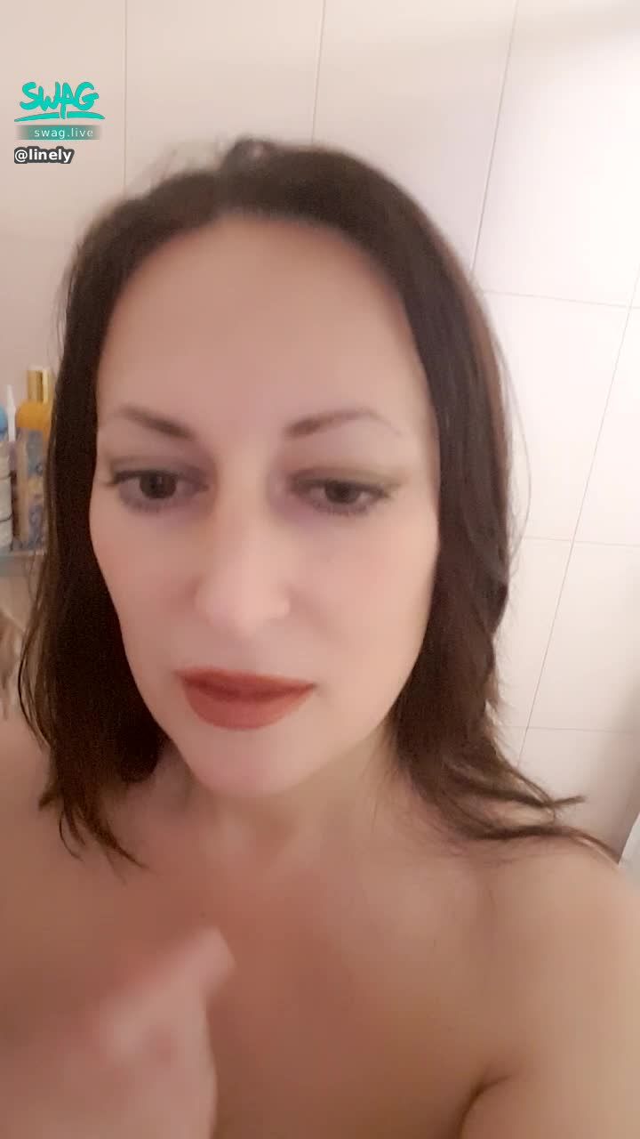 l****y : do you like my boobs?