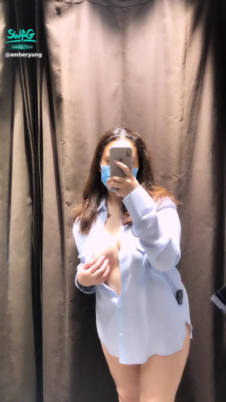 a*******g : 誰想解開妹的衣服🥰