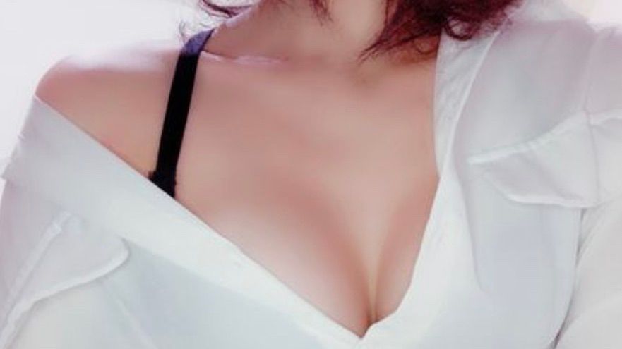 mollyflower : 影片提到男性的
穿搭、香水、飾品、包包的小小建議
希望可以幫助你在約會前
更知道怎麼把自己弄的⋯人模人樣🤣

備註：
影片分享的內容為茉莉自己自身經驗的分享
不代表全世界的人想法都跟我一樣
請自行吸收自己認為有幫助的部分哦