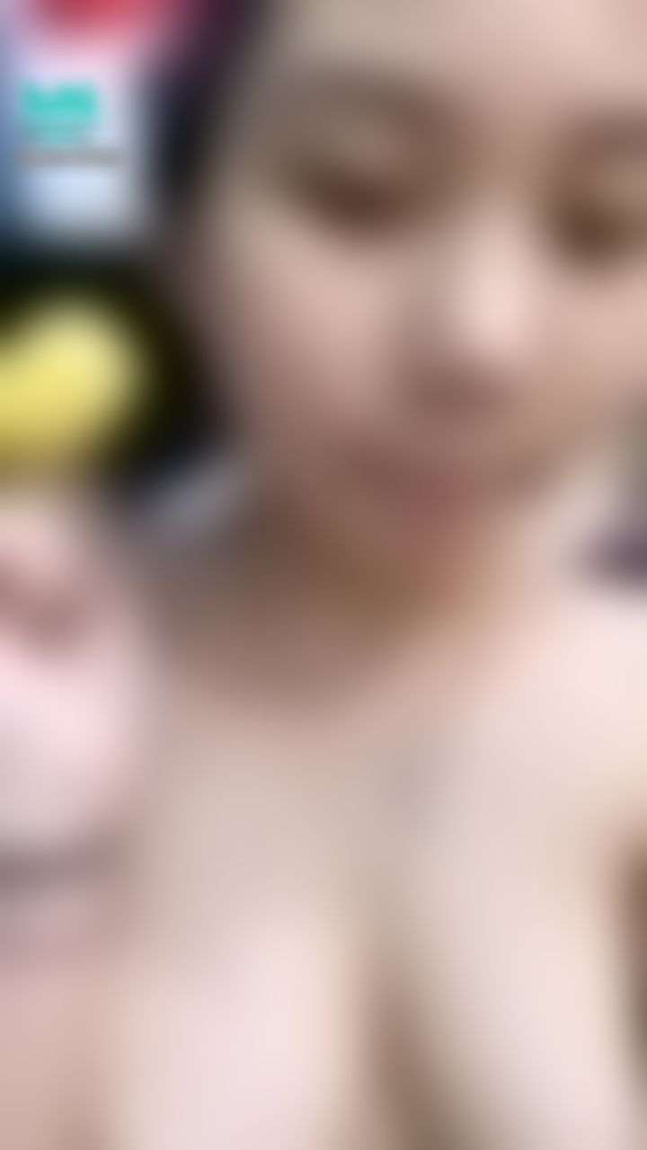  : 低鑽💎福利 昨天性感OL😝今天霸道女總裁😈 等我直播❗️
