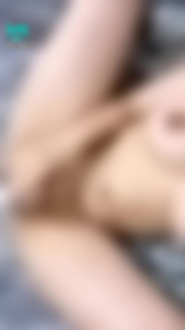 p***********e : 😈😈淫蕩小惡魔 全裸誘惑🤫表情淫蕩🤤最喜歡被棒棒拍打小穴🤭 也喜歡口交吃棒棒😝😝