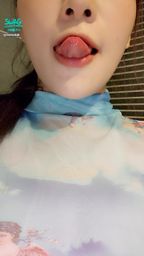 m****b : 滿秒🔞想像這樣深喉嚨舔著你的巨龍😈記得開聲音🔈好好享受🔞