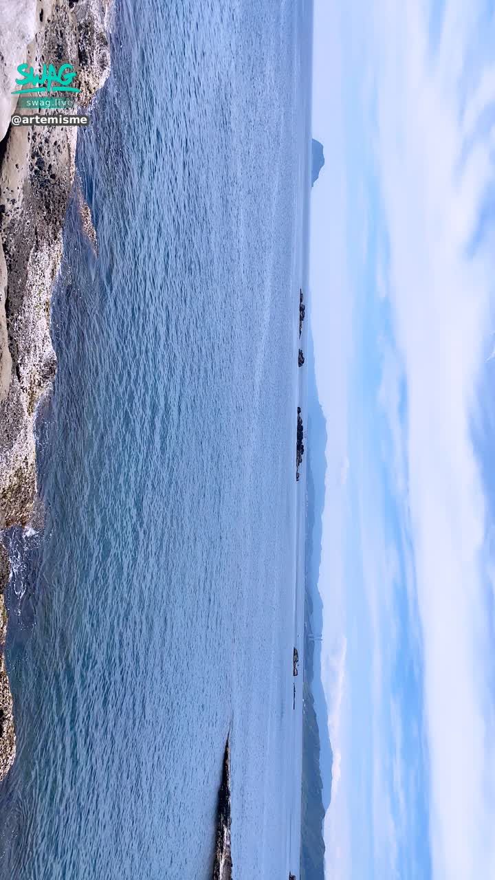 : Look sideways, bro. Can't help but want to sing...
If the sea can take away my sorrow 😭
Are you showing your age?