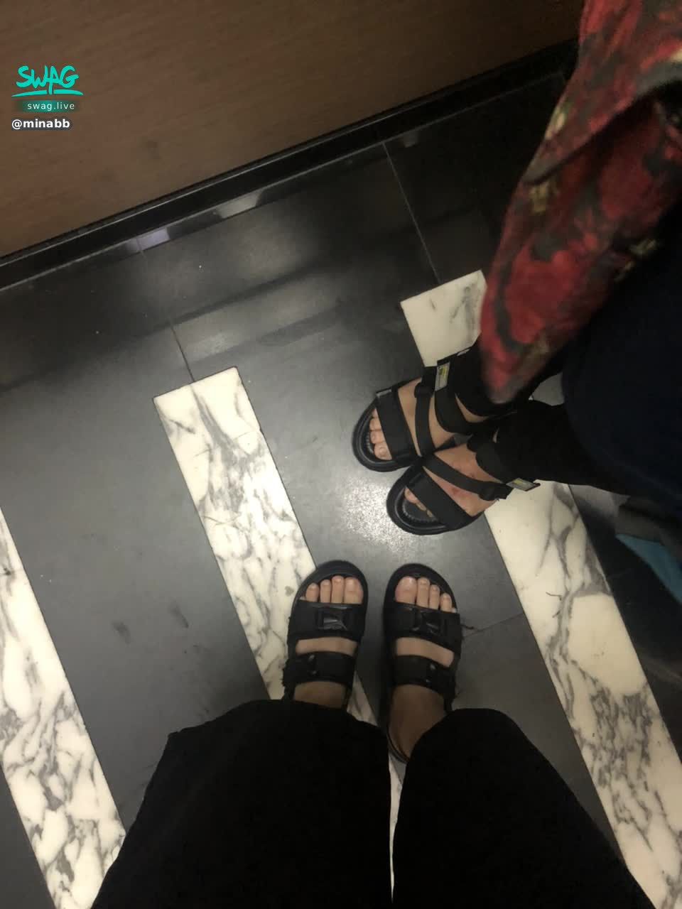 m****b : 姥姥叫我陪她走走...🤨
但這個花褲子❤️也太可愛了

訊息等我一下唷