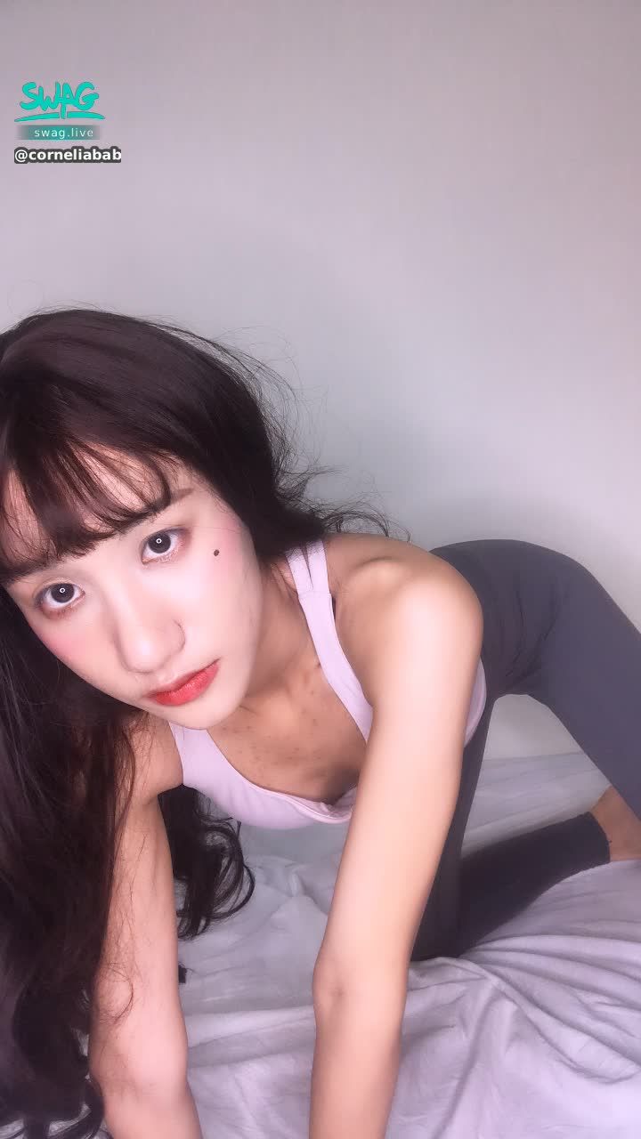 c**********e : 九點帶大家做瑜珈💕💕💕
