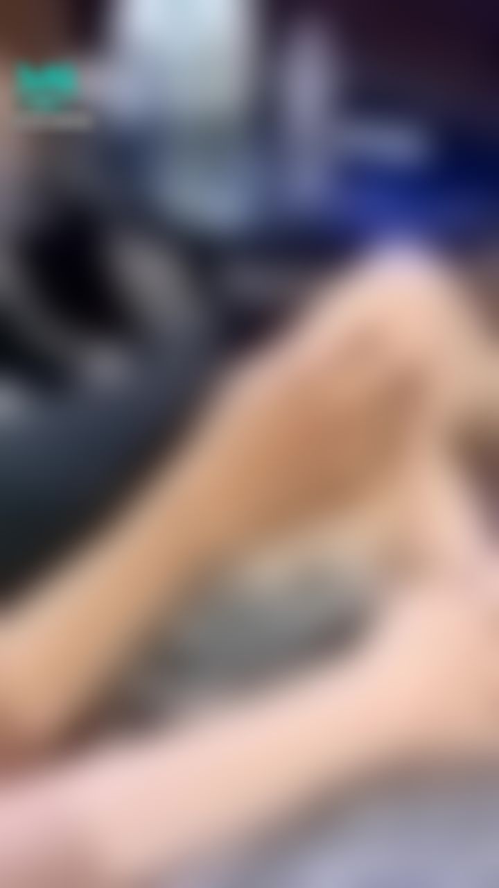 wannababy : 天啊不要再摸了‼️主管喝醉跑來說要跟我唱歌⋯
我裡面什麼都沒有穿欸😳😳😳