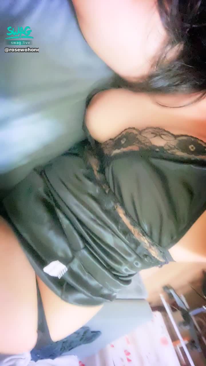 r*********y : 🆘露點🆘
衣衫不整⋯
整個像被操壞了🈲🈲