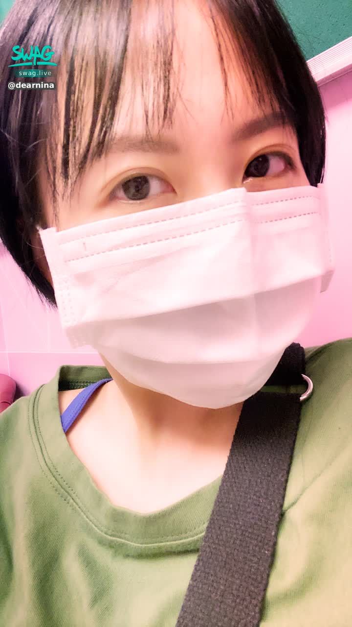  : I had to take a selfie while waiting for the doctor 🤳
Su Yan dare not meet people 🙈
