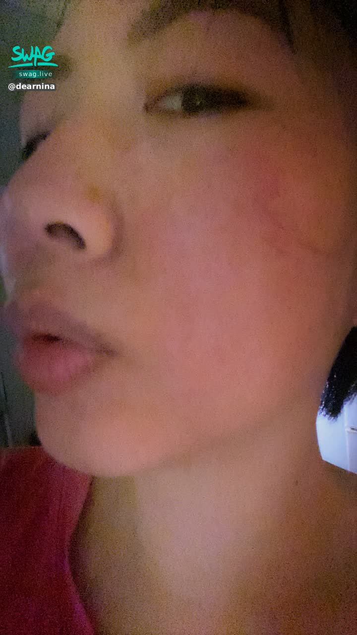 d******a : 要親親嗎😘啾一個