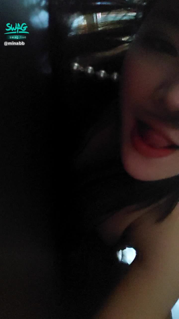 m****b : 還在偷看？還不快來密我❤️❤️