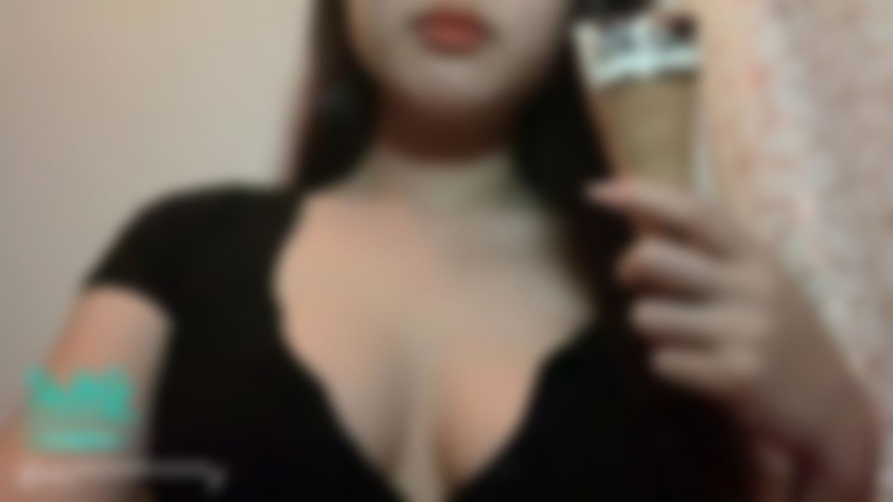 mollybaeby : 哥哥们来看Molly吃冰淇淋🍦🔞Molly好脏脏哦💦💦💋