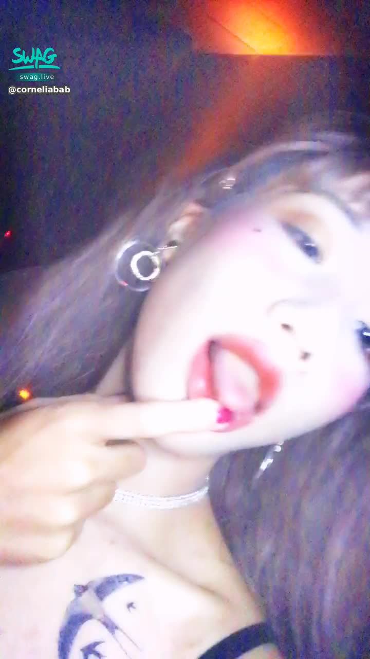 c**********e : ‼️2隻必射長片一次滿足🈵️
🔗🔗「網襪の極致色誘之我上了我的日語教師(きょうし)」
https://go.swag.live/ANpesECRX2UNFPYp8

老師的肉棒實在「又粗又硬又長」ㄧ挺進我的小穴，感覺直接頂到子宮了🈲️👄今晚征服了「Sensei💛」日文一定能夠大耀進，穴穴裡還有Sensei的粗肉棒，倒在他懷裡好幸福呀💗💗

🍆肉棒「插到小腹凸起」老闆「中出」我老婆🈲️「淫屄滿液白汁」流滿我跟老公的床🔞
https://go.swag.live/4TtGkjpcEfizEnrQ6