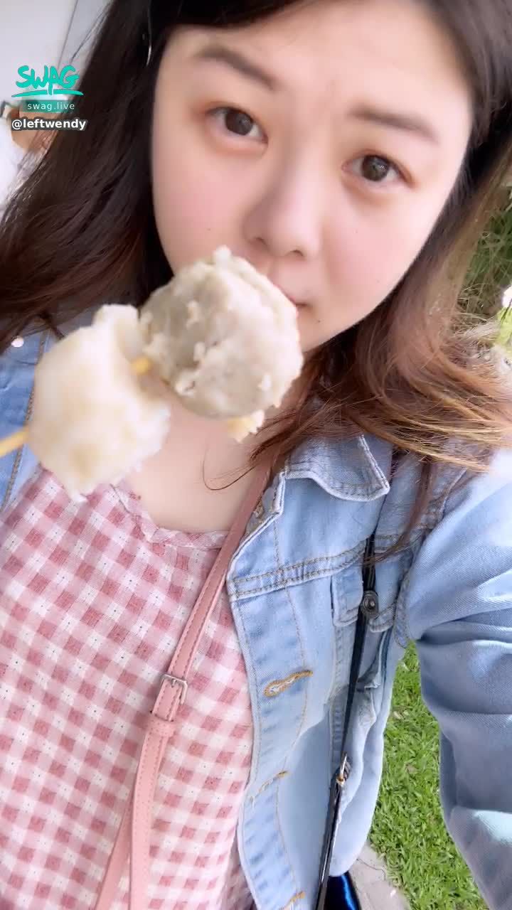 l*******y : 真的買到兩粒😂😂
但最後我外公看不下去
直接買了一包給我😂😂