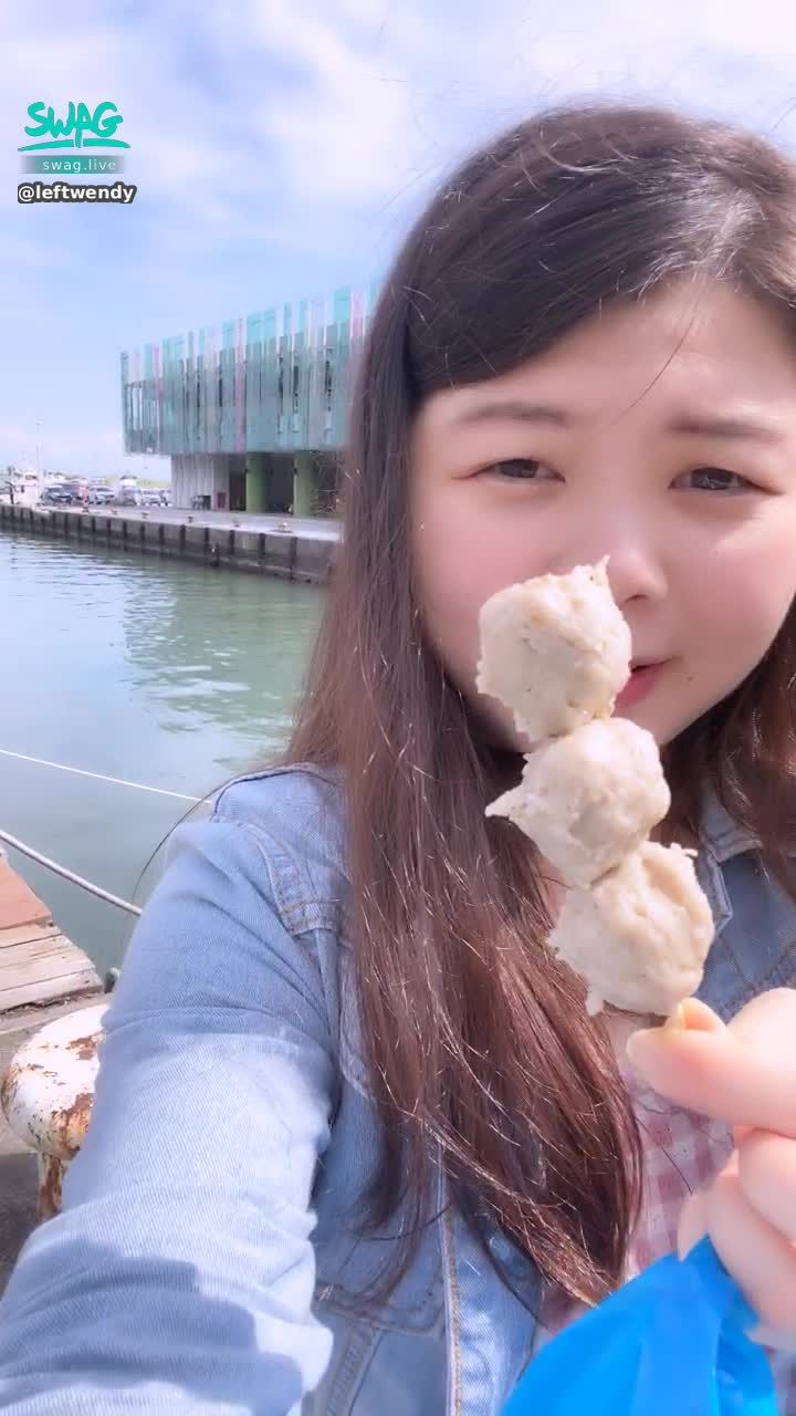 l*******y : 給大家看船船～～～
一大早出門就是要搭飛船🚢
我頭實在很痛
我超會暈，搭捷運到淡水都會暈的那種😂😂