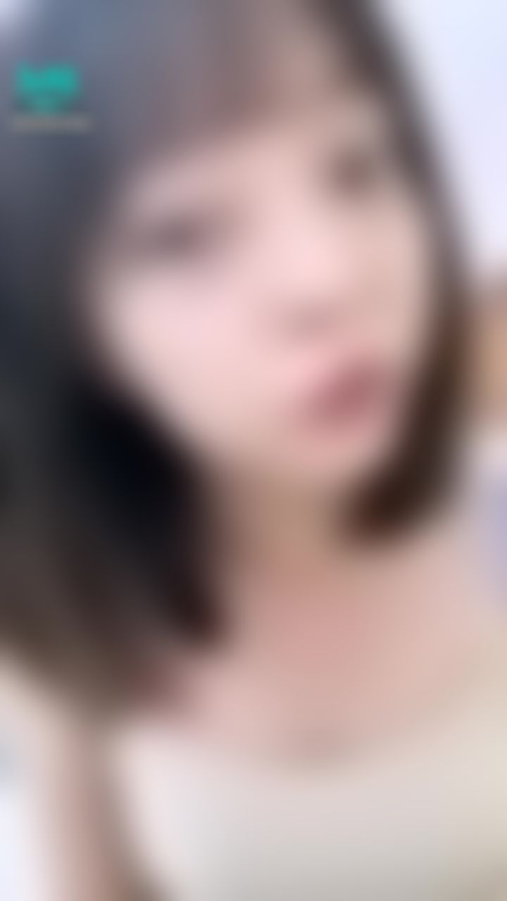  : 有人說我戴眼鏡跟化妝都差不多⋯⋯明明就化妝比較迷人吧😁