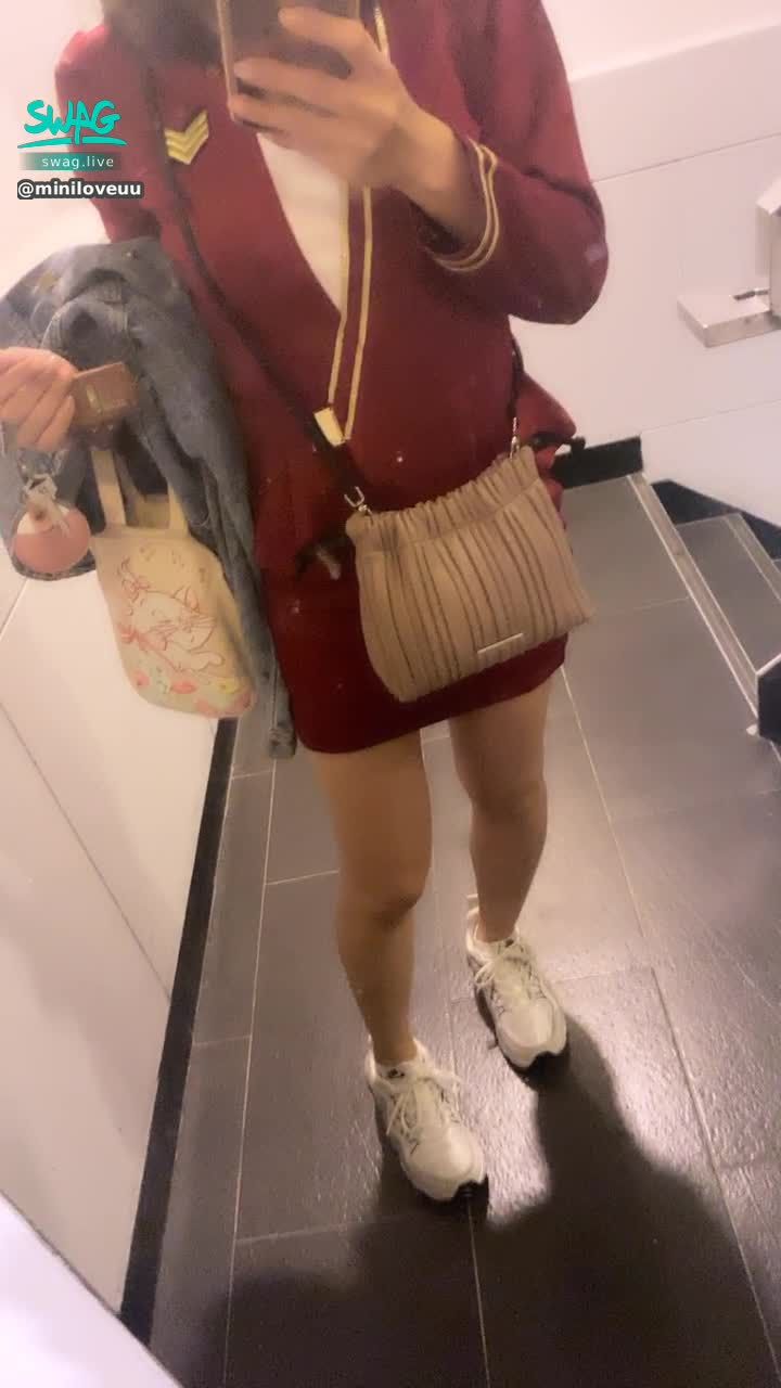  : 貓貓背新包包🌸錄到一半同事走過來看到我在自戀所以就⋯⋯⋯⋯