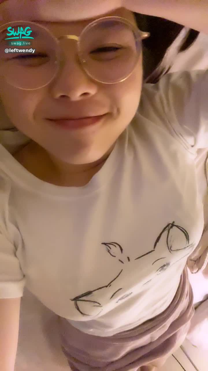  : My sister asked me what I was doing again 😂
Aren't you just lying on the bed very tired
then record a video 😂