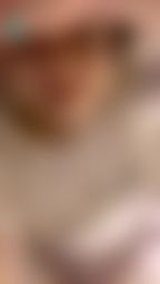 l*******y : 我妹問我又在幹嘛😂
阿不就很累躺躺在床床
然後錄個影片😂