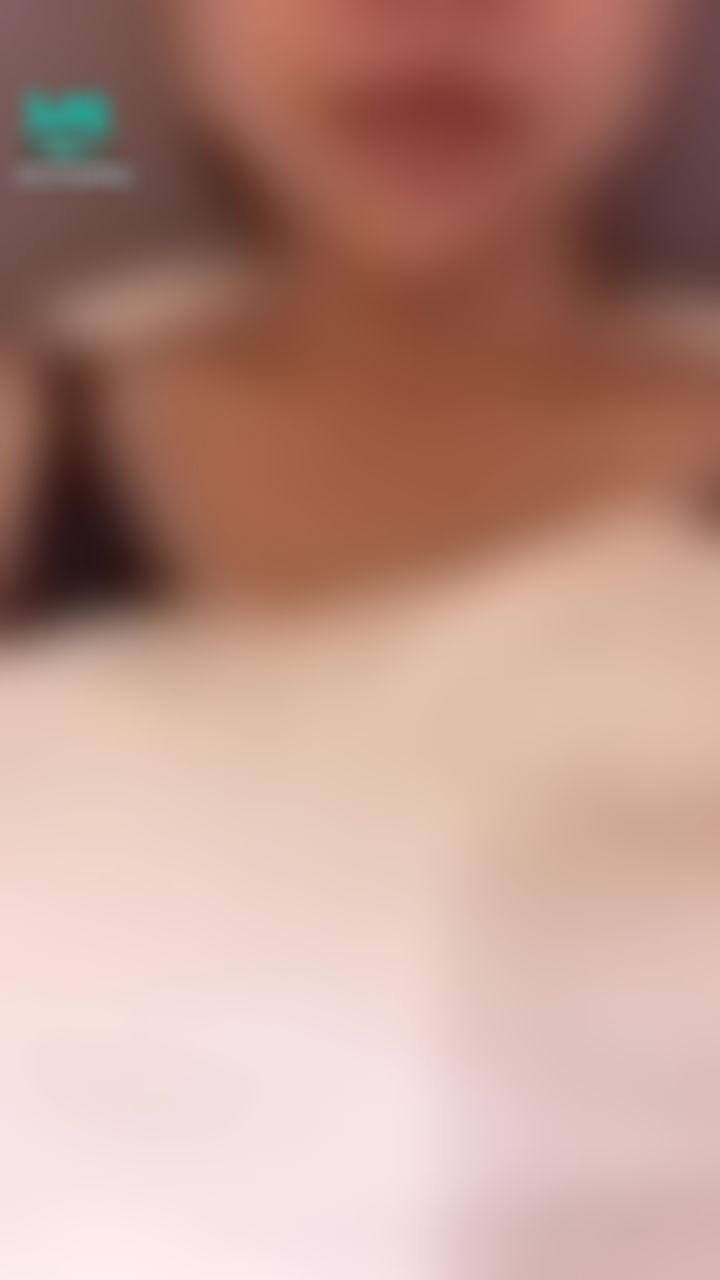 s********y : 忘記帶睡衣了啦，只能穿內衣睡👙