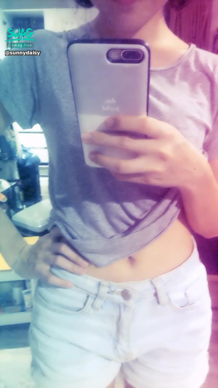 s********y : 馬甲線😘就說我是運動型呀～竟然有哥哥懷疑桑尼很胖